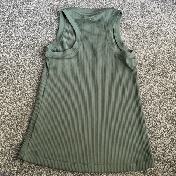 Tank top - Picture 2 of 3